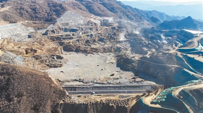 圖為山西渾源抽水蓄能電站上水庫(kù)大壩施工現(xiàn)場(chǎng)。張彩峰攝