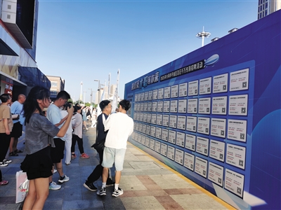 圖為招聘會(huì)現(xiàn)場(chǎng)。鄭林?jǐn)z